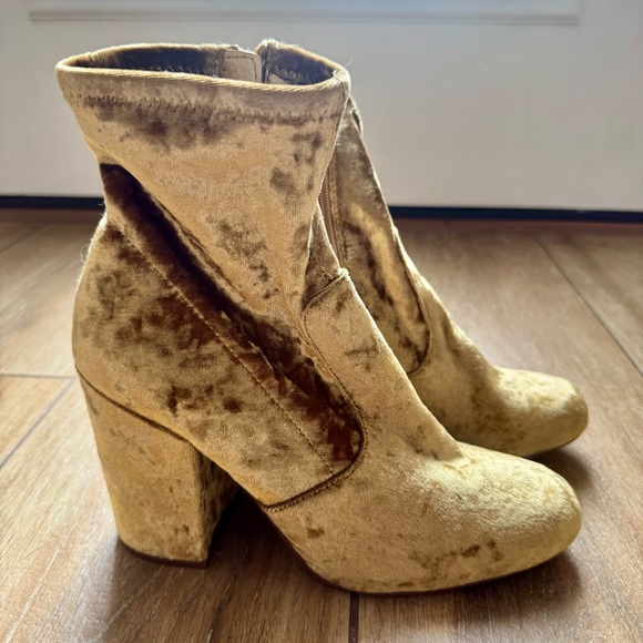 Steve Madden Gold Velvet Heels - Picture 1 of 6